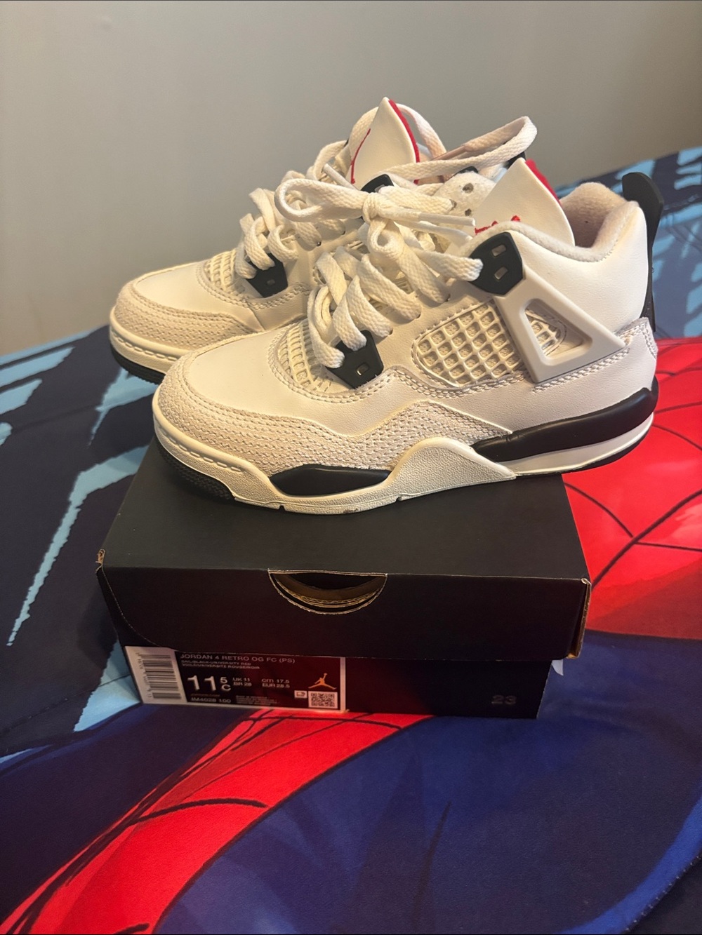 Jordan Kids' Sneakers in White and Black - Picture 4 of 7